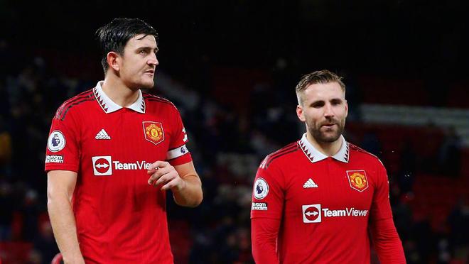 仅牵动着两 仅牵动着两